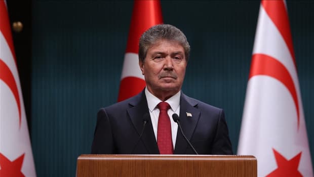 KKTC Başbakanı Üstel'den GKRY’deki Paskalya kutlamalarında Türk bayrağına çirkin saldırıya tepki