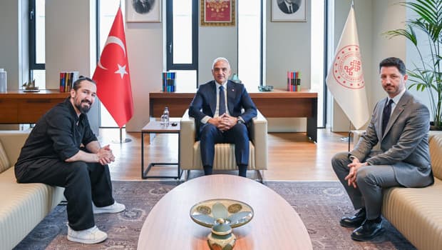 Barış Manço'nun izinde anlamlı buluşma... Bakan Ersoy Doğukan Manço ile görüştü