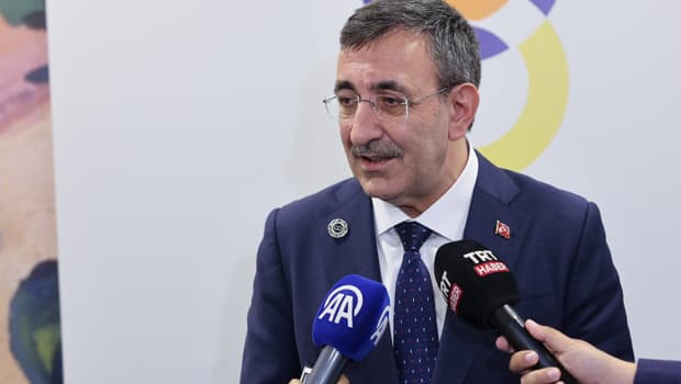 Cumhurbaşkanı Yardımcısı Yılmaz, Ermenistan'da gazetecilerle bir araya geldi