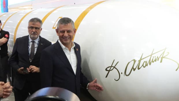 CHP lideri Özel, SAHA EXPO 2026'yı ziyaret etti