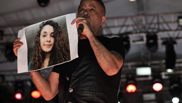 Haluk Levent, Tunceli konserinde Gülistan Doku’yu unutmadı