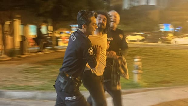 Sağlık görevlileri, müdahale ettikleri kadının çocukları tarafından rehin alındı