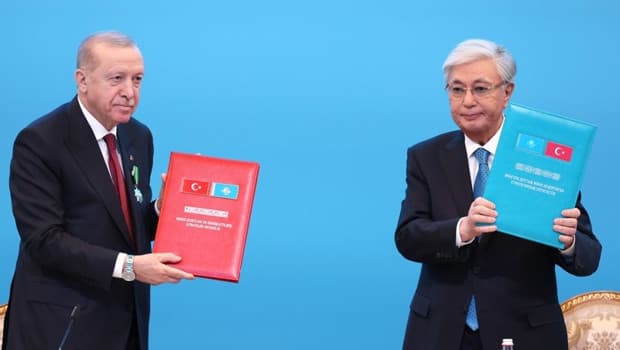 Ahmet Yesevi Nişanı ilk kez Cumhurbaşkanı Erdoğan'a takdim edildi | 'Önümüzdeki dönemi inşallah Türk Dünyası Yüzyılı yapacağız'