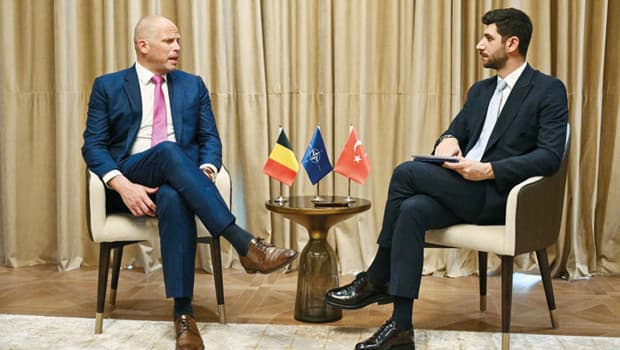 Anıtkabir’de diz çöken Belçikalı Bakan: Atatürk çok güçlü bir liderdi
