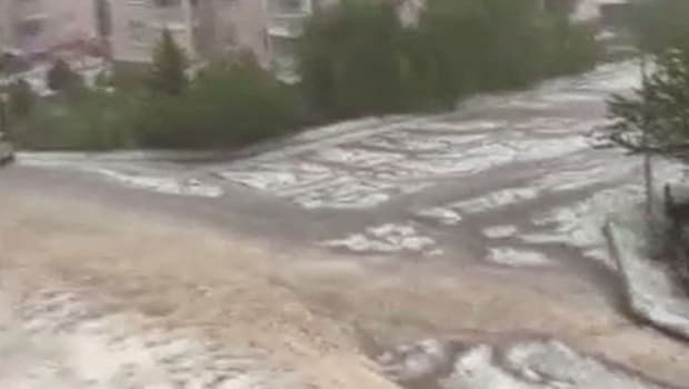 Tokat'ta sağanak ve dolu yağışı! Ev ve iş yerlerini su bastı