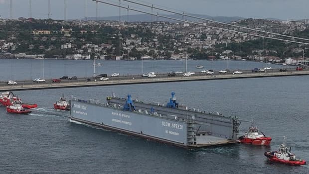 İstanbul Boğazı'nda gemi trafiği çift yönlü askıya alındı