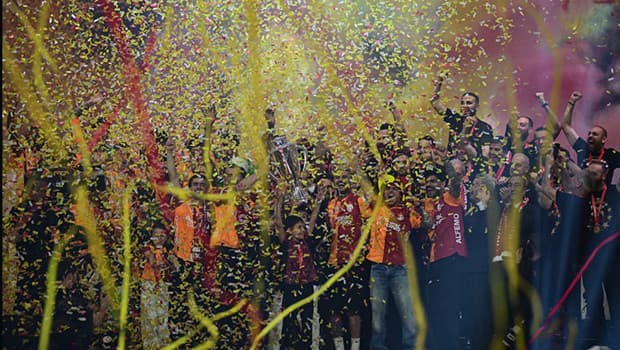 Galatasaray 26. şampiyonluğunu kutladı! Sarı-kırmızılılar kupasına kavuştu