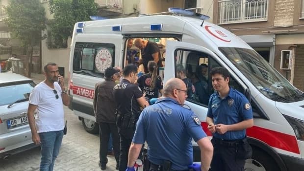 Samuray kılıcıyla sokakta dehşet saçtı… Genç kız etkisiz hale getirdi