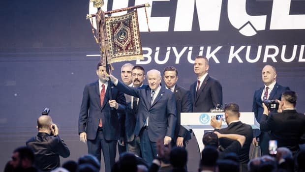 Bahçeli gençlere seslendi: Korkmayacaksınız savrulmayacaksınız