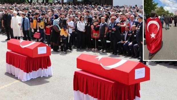 Şehit cenazesinde yürek burkan ölüm... Türk bayrağına sarılı konuştu, fenalaşıp hayatını kaybetti