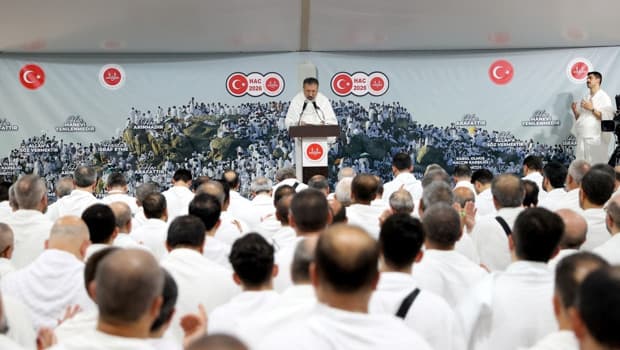 Diyanet İşleri Başkanı Safi Arpaguş, Arafat'ta vakfe duası yaptı