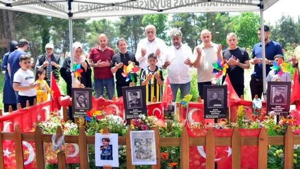 Okulda öldürülen çocuklarına koştular