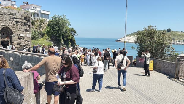 Turistik ilçede bayram tatili yoğunluğu: 25 bin 308 araç girişi oldu