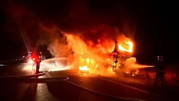 Peş peşe kaza haberleri... Denizli'de facia! Bariyerlere çarparak yanan yolcu otobüsündeki 8 kişi öldü, 33 kişi yaralandı