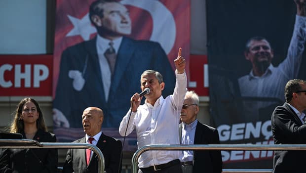Özgür Özel: Olağanüstü kurultay için imza süreci başlatıldı | Grup toplantısı yarın yapılacak