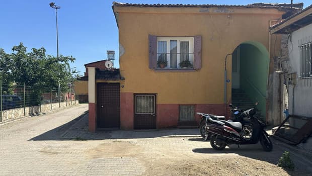 İzmir'de şoke eden olay! Evin kapısına asılan poşette yeni doğmuş bebek bulundu