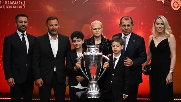 Galatasaray'ın şampiyonluğu Ankara'da kutlandı! Özbek ve Buruk'tan açıklama