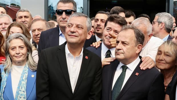 Özgür Özel Trabzon'da konuştu: Siz bugün tarihin doğru tarafındasınız