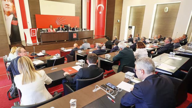CHP’de kurultay satrancı... İhraç kozuna istifa hamlesi
