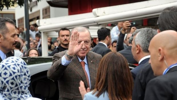 Cumhurbaşkanı Erdoğan, bir kafede vatandaşlarla sohbet etti