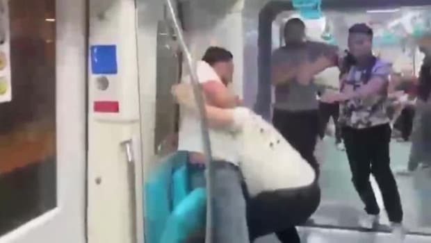 Marmaray'da yumruklu kavga… O anlar kameraya böyle yansıdı