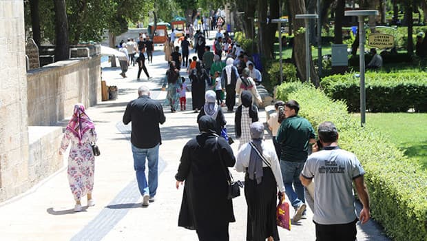 Tüm kent kavruldu: Termometreler 43 dereceyi gösterdi... Yaz mevsimine yüksek sıcaklıkla başladılar