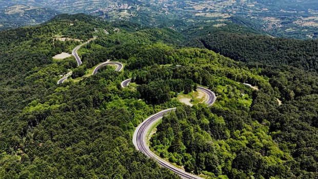 Bursa-Domaniç arasındaki kıvrımlı yollar dronla görüntülendi