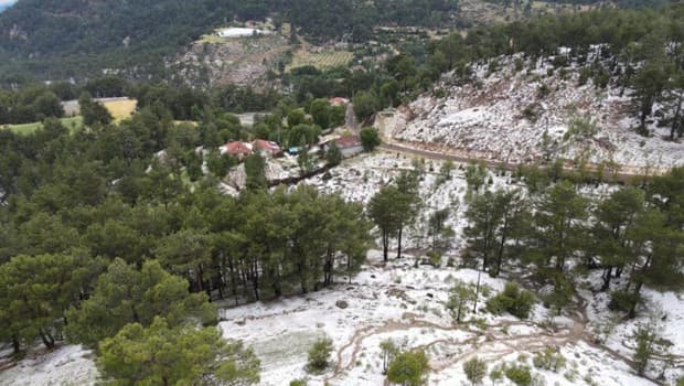 Bir anda bastırdı, her yer beyaza büründü! 'Emeklerimiz dakikalar içinde ziyan oldu'