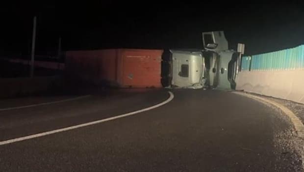 Bolu Dağı'nda askeri mühimmat yüklü olduğu değerlendirilen TIR devrildi! İstanbul istikameti ulaşıma kapandı