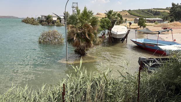 Adıyaman'da baraj taştı: İş yerleri ve yürüyüş yolları su altında kaldı! Vatandaşlara uyarı