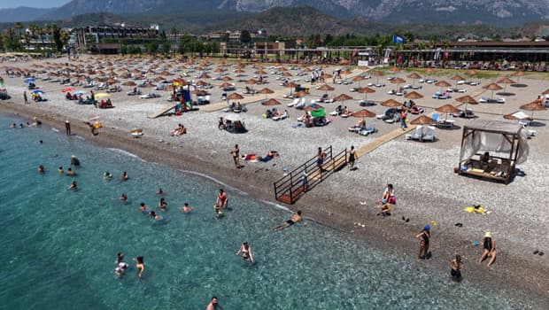 Çeşme'den Bodrum'a, Marmaris'ten Belek'e halk plajlarına yoğun ilgi... Ücretsiz halk plajı sayısı 23'e yükseliyor