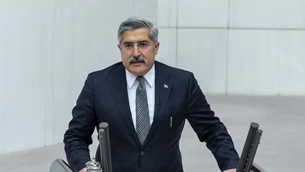 AK Partili Hüseyin Yayman'dan Özgür Özel'in yabancı bir gazetedeki yazısına tepki
