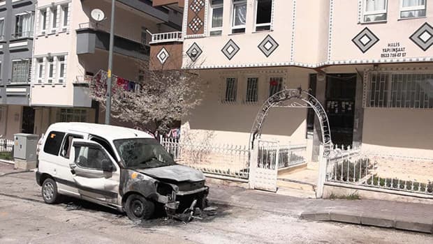 Boşanma aşamasındaki eşinin evini kurşunlayıp aracını yakan sanığa tahliye!