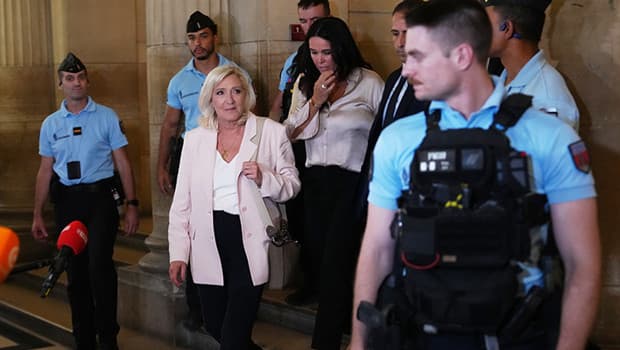 Fransız siyasetçi Le Pen'e 1 yıl hapis cezası