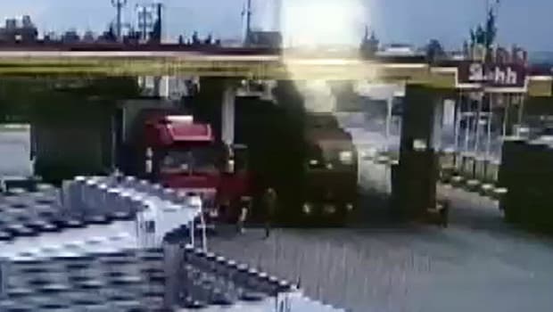 Mersin'de iki TIR'ın çarpıştığı kazada can kaybı 2'ye yükseldi