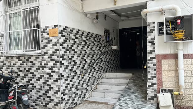 Adana'da korkunç olay! Tartıştığı eşinin başına çekiçle vurup boğazını bıçakla kesti