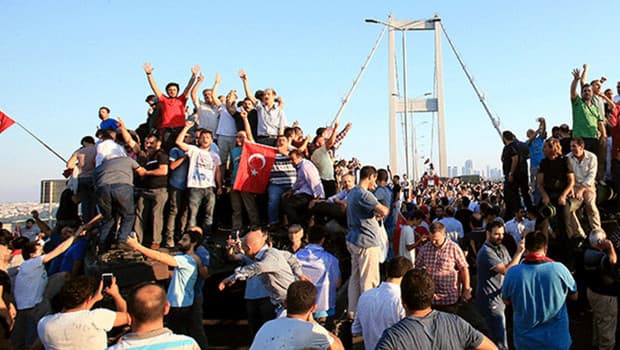 15 Temmuz'un 10'uncu yılında siyasilerden ortak mesaj: Milli irade teslim alınamaz