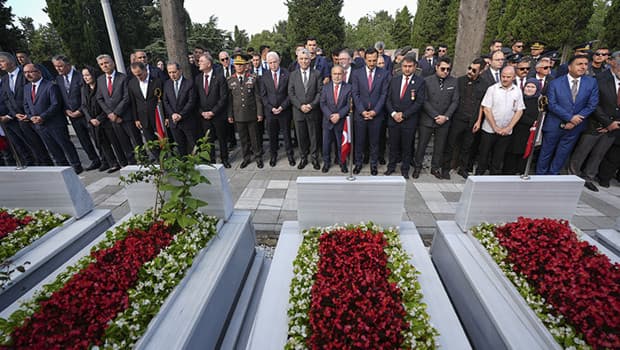 15 Temmuz şehitleri, darbe girişiminin 10'uncu yılında Edirnekapı'da anıldı