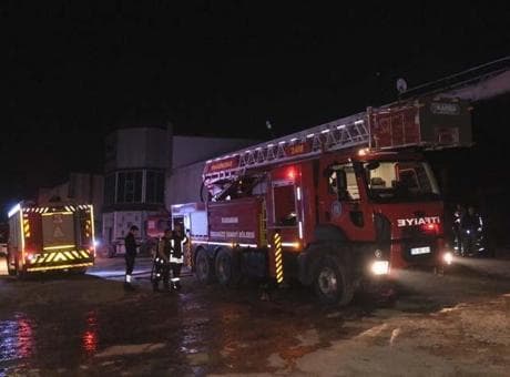 Karaman’da dorse üretim fabrikasında yangın paniği