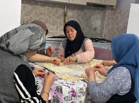 Ramazan için imece mesaisi! Çorum’da komşular bir araya geldi, iftarlıklar birlikte hazırlandı
