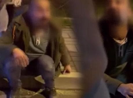 Gizlice görüntülerini çekti! Genç kadın tekme tokat saldırdı: Sana acıdığımı mı sanıyorsun?