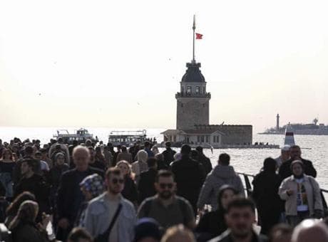 İstanbul’da şubat sürprizi! Termometre 23’ü gösterdi, kış günü denize girdiler