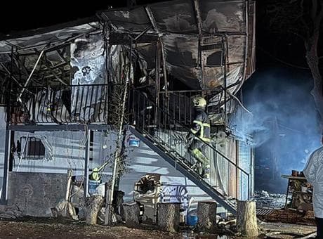 Uşak'ta korkunç olay! Prefabrik evde çıkan yangında karı koca öldü