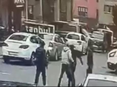 Bankadan çekilen para, 3 şüpheli tarafından zorla alındı! Otomobille kaçan zanlılar yakalandı