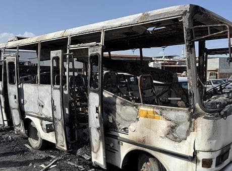 İzmir'de park halindeki midibüste yangın! 16 yaşındaki çocuk hayatını kaybetti