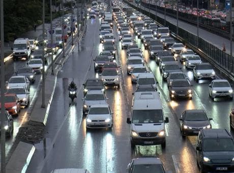 İstanbul’da trafik kilitlendi: Anadolu Yakası’nda yoğunluk yüzde 90’a ulaştı