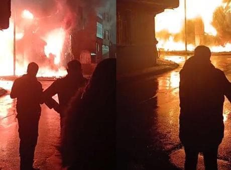Bağcılar'da 4 katlı tekstil fabrikası alev alev yandı