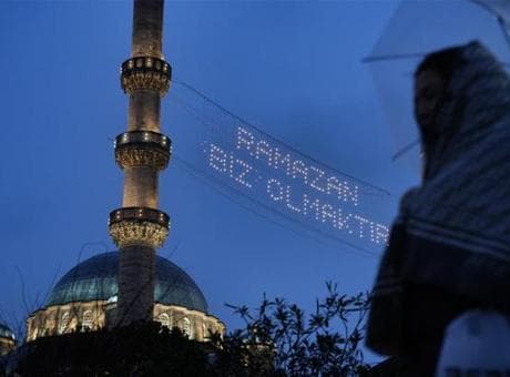 Ramazan ayının müjdecisi! Mahyalar tek tek yandı