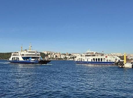Bozcaada ve Gökçeada feribot seferlerine fırtına engeli