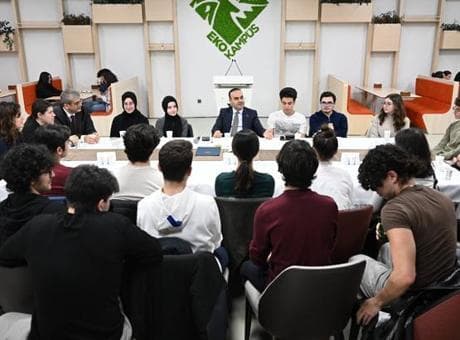 Bakan Kacır, ilk iftarını TÜBİTAK Fen Lisesi öğrencileriyle yaptı